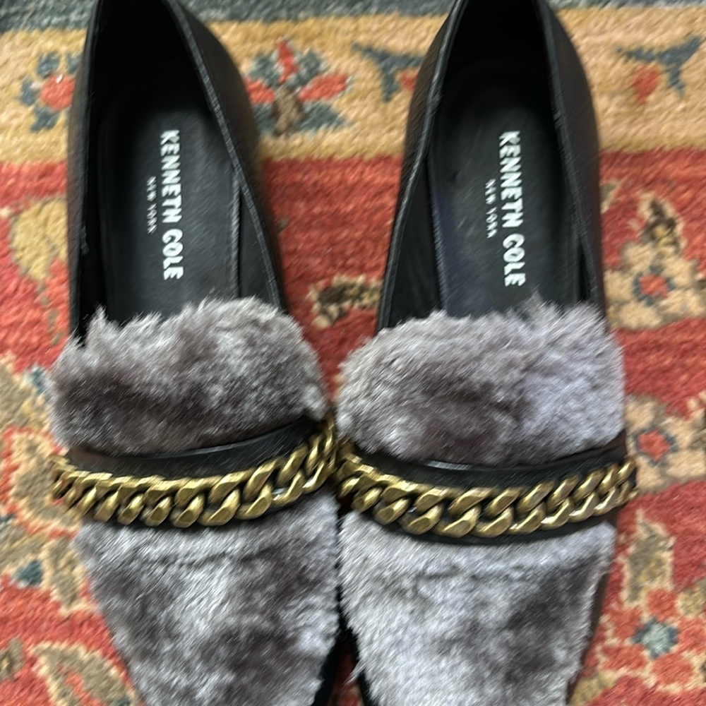 KENNETH COLE NY ❤️NWOT size 8. Faux grey fur with bronze strap black heel